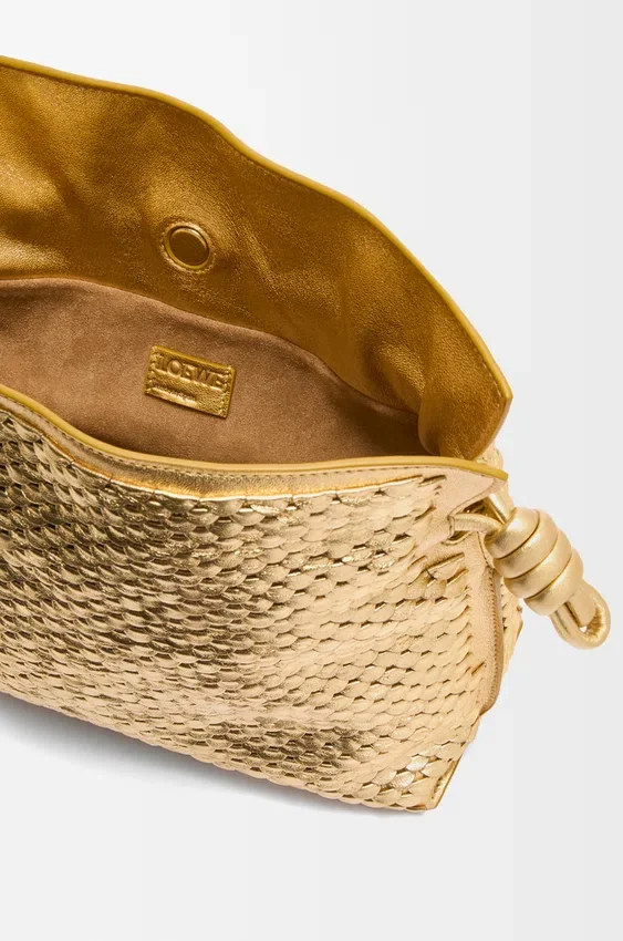Clutch Flamenco Média em pele de borrego laminada Clutch Flamenco Média em pele de borrego laminada