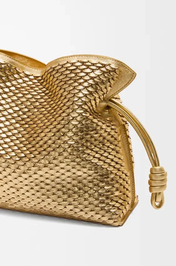 Clutch Flamenco Média em pele de borrego laminada Clutch Flamenco Média em pele de borrego laminada