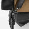 Clutch Panta Medium Flamenco em pele de bezerro brilhante Clutch Panta Medium Flamenco em pele de bezerro brilhante