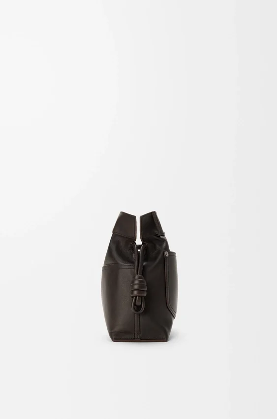 Clutch Panta Medium Flamenco em pele de bezerro brilhante Clutch Panta Medium Flamenco em pele de bezerro brilhante