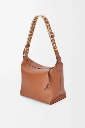Cubi Crossbody em pele de bezerro lisa e flexível e jacquard