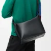 Cubi Crossbody em pele de bezerro lisa e flexível e jacquard Cubi Crossbody em pele de bezerro lisa e flexível e jacquard