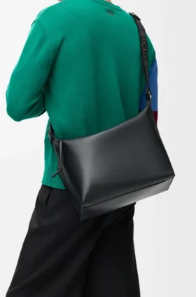 Cubi Crossbody em pele de bezerro lisa e flexível e jacquard