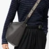 Cubi Crossbody em pele de bezerro lisa e flexível e jacquard Cubi Crossbody em pele de bezerro lisa e flexível e jacquard