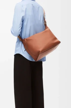 Cubi Crossbody em pele de bezerro lisa e flexível e jacquard