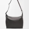 Cubi Crossbody em pele de bezerro lisa e flexível e jacquard Cubi Crossbody em pele de bezerro lisa e flexível e jacquard