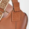 Cubi Crossbody em pele de bezerro lisa e flexível e jacquard Cubi Crossbody em pele de bezerro lisa e flexível e jacquard