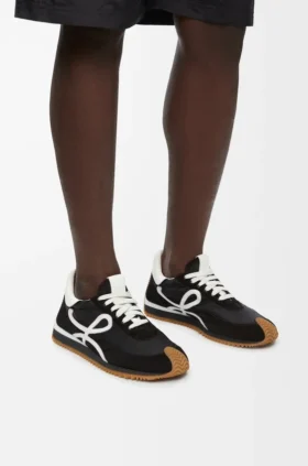 Flow Runner em nylon e camurça