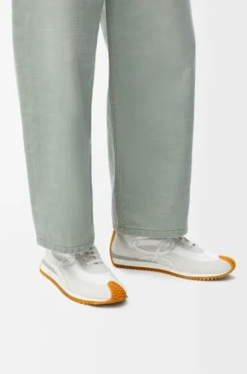 Flow Runner em nylon e camurça