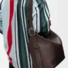 Loop Hobo grande em pele de bezerro granulada e macia Loop Hobo grande em pele de bezerro granulada e macia