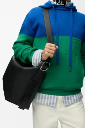 Loop Hobo grande em pele de bezerro granulada e macia