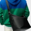 Loop Hobo grande em pele de bezerro granulada e macia Loop Hobo grande em pele de bezerro granulada e macia