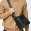 Loop Hobo médio em pele de bezerro granulada e flexível Loop Hobo médio em pele de bezerro granulada e flexível