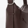 Loop Hobo médio em pele de bezerro granulada e flexível Loop Hobo médio em pele de bezerro granulada e flexível