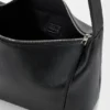 Loop Hobo médio em pele de bezerro granulada e flexível Loop Hobo médio em pele de bezerro granulada e flexível