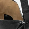 Mala a tiracolo Cubi em pele de bezerro granulada e flexível Mala a tiracolo Cubi em pele de bezerro granulada e flexível