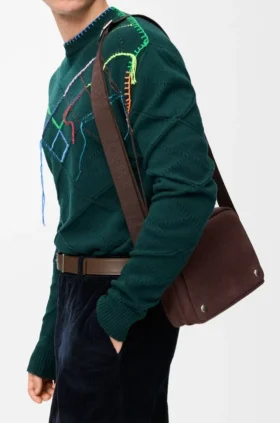Mala de tiracolo Pebble média em nubuck granulado