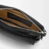 Mala de tiracolo Pebble pequena em pele de bezerro granulada e macia Mala de tiracolo Pebble pequena em pele de bezerro granulada e macia