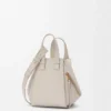 Mala Hammock Compact em pele de bezerro com grão suave Mala Hammock Compact em pele de bezerro com grão suave