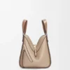 Mala Hammock Compact em pele de bezerro com grão suave Mala Hammock Compact em pele de bezerro com grão suave