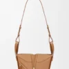 Mala Hammock Compact em pele de bezerro com grão suave Mala Hammock Compact em pele de bezerro com grão suave