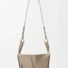 Mala Hammock Compact em pele de bezerro com grão suave Mala Hammock Compact em pele de bezerro com grão suave