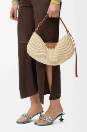 Mala Loewe Swing média em ráfia e pele de bezerro