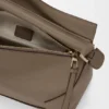 Mala Puzzle Edge de tamanho médio em pele de bezerro com grão suave Mala Puzzle Edge de tamanho médio em pele de bezerro com grão suave