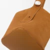 Mala saco grande «Pebble» em pele de bezerro camurçada Mala saco grande «Pebble» em pele de bezerro camurçada