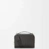 Mini bolsa a tiracolo para câmara em pele de bezerro acetinada Mini bolsa a tiracolo para câmara em pele de bezerro acetinada