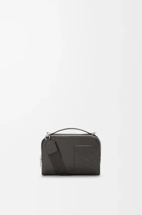 Mini bolsa a tiracolo para câmara em pele de bezerro acetinada