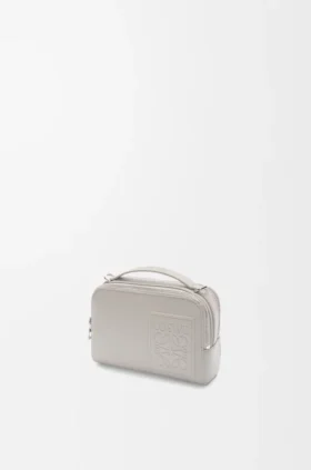Mini bolsa a tiracolo para câmara em pele de bezerro acetinada