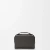 Mini bolsa a tiracolo para câmara em pele de bezerro acetinada Mini bolsa a tiracolo para câmara em pele de bezerro acetinada