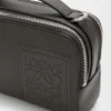 Mini bolsa a tiracolo para câmara em pele de bezerro acetinada Mini bolsa a tiracolo para câmara em pele de bezerro acetinada