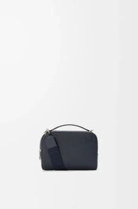 Mini bolsa de câmera a tiracolo em pele de bezerro com grão suave