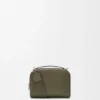 Mini bolsa de câmera a tiracolo em pele de bezerro com grão suave Mini bolsa de câmera a tiracolo em pele de bezerro com grão suave