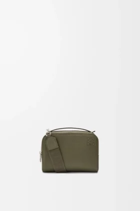 Mini bolsa de câmera a tiracolo em pele de bezerro com grão suave