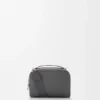 Mini bolsa de câmera a tiracolo em pele de bezerro com grão suave Mini bolsa de câmera a tiracolo em pele de bezerro com grão suave
