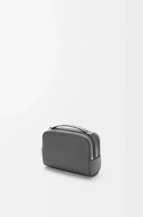 Mini bolsa de câmera a tiracolo em pele de bezerro com grão suave