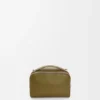 Mini bolsa de câmera a tiracolo em pele de bezerro com grão suave Mini bolsa de câmera a tiracolo em pele de bezerro com grão suave