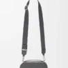 Mini bolsa de câmera a tiracolo em pele de bezerro com grão suave Mini bolsa de câmera a tiracolo em pele de bezerro com grão suave