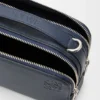 Mini bolsa de câmera a tiracolo em pele de bezerro com grão suave Mini bolsa de câmera a tiracolo em pele de bezerro com grão suave