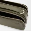 Mini bolsa de câmera a tiracolo em pele de bezerro com grão suave Mini bolsa de câmera a tiracolo em pele de bezerro com grão suave
