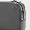 Mini bolsa de câmera a tiracolo em pele de bezerro com grão suave Mini bolsa de câmera a tiracolo em pele de bezerro com grão suave