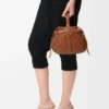 Mini-bolsa redonda tipo cesto «Diamond» em pele de bezerro Mini-bolsa redonda tipo cesto «Diamond» em pele de bezerro