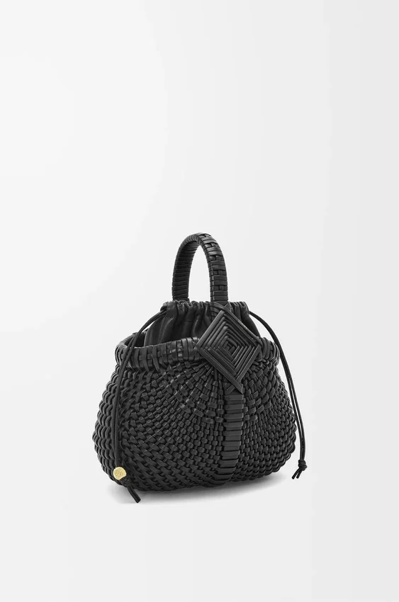 Mini-bolsa redonda tipo cesto «Diamond» em pele de bezerro Mini-bolsa redonda tipo cesto «Diamond» em pele de bezerro