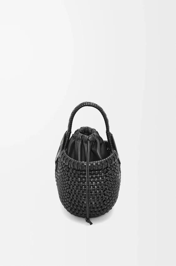 Mini-bolsa redonda tipo cesto «Diamond» em pele de bezerro Mini-bolsa redonda tipo cesto «Diamond» em pele de bezerro