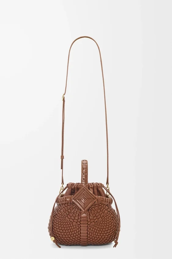 Mini-bolsa redonda tipo cesto «Diamond» em pele de bezerro Mini-bolsa redonda tipo cesto «Diamond» em pele de bezerro