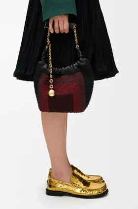 Mini-bolsa «Squeeze» em couro com contas