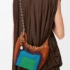 Mini-bolsa «Squeeze» em couro com contas Mini-bolsa «Squeeze» em couro com contas